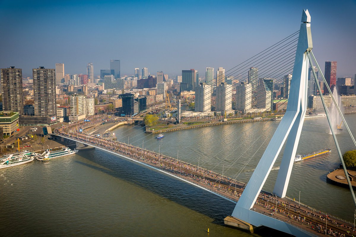 Veel succes aan alle lopers en organisatie van @MarathonRdam. Het publiek mag weer genieten van topsport en topmentaliteit! #nnmarathonrotterdam