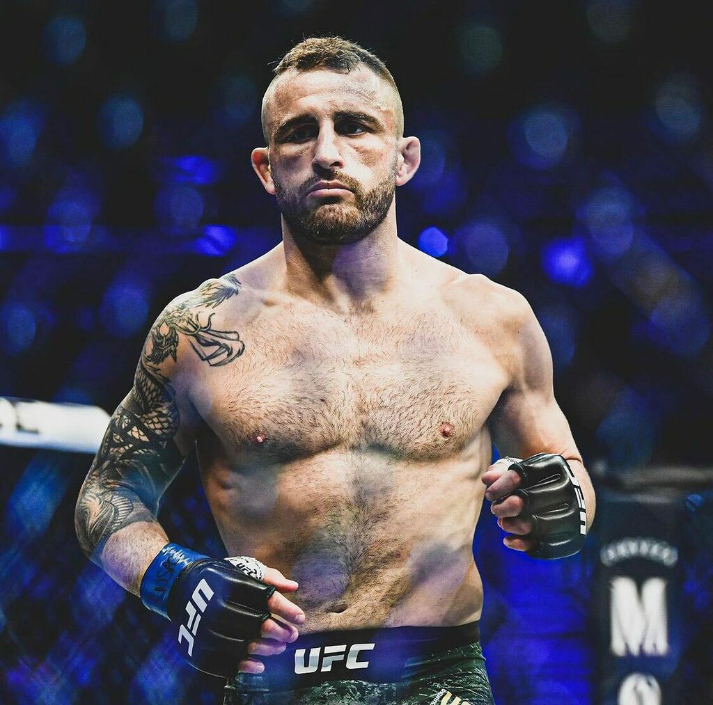 CaneladaMMA's tweet photo. Existe algum peso pena que pode parar esse homem? 🔨🔨🔨
#AndStill

#alexandervolkanovski #ufcnocombate #ufc273 https://t.co/pCVZ8m476M https://t.co/mvYNbmGUNt