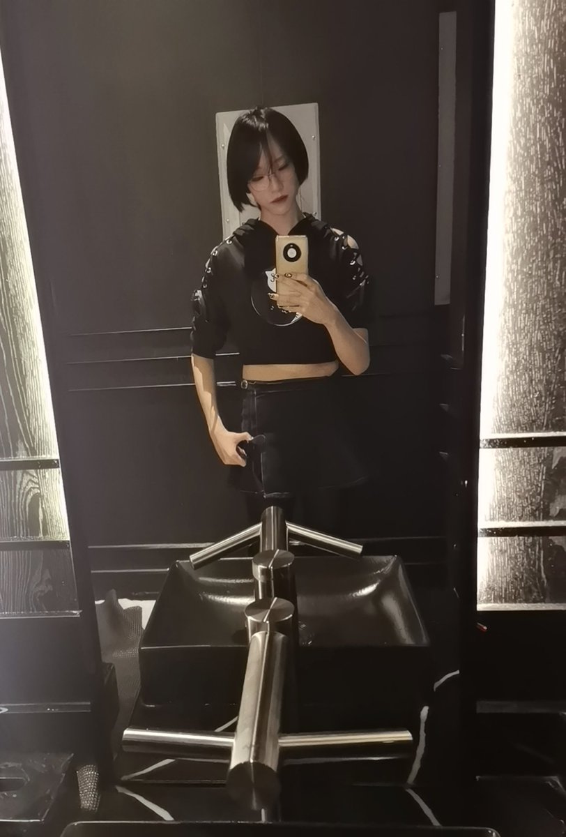 又双叒叕当帅姐姐给同学过生日唱k https://t.co/V1dEEFoMin
