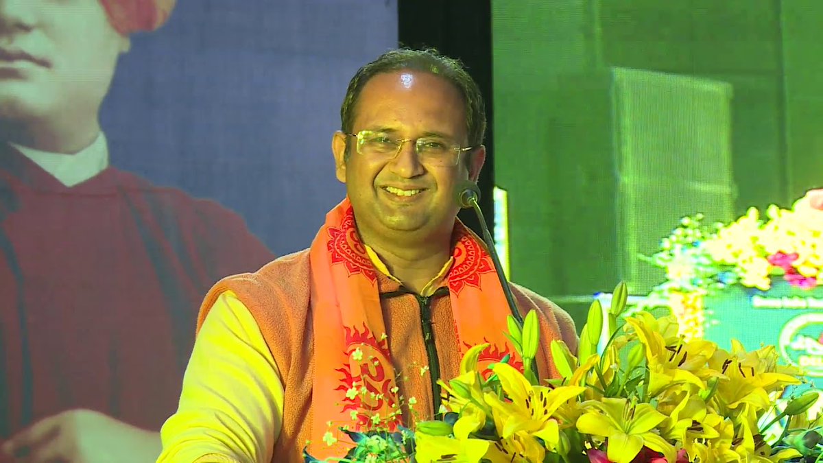 गुरूदेव एवं माता जी से आपके शुभ जन्मदिन पर यही प्रार्थना है कि आप को हिमालय सी शांति मिले, हृदय में भक्ति सागर मिले, भावसम्वेदना की गंगोत्री बहे, योगियों सी अंतर्दृष्टि मिले। संसार मे रहकर भी कमल के फूल की तरह संसार से ऊपर उठने की क्षमता आप में है। 
<a href="/DrChinmayP/">Dr. Chinmay Pandya</a>