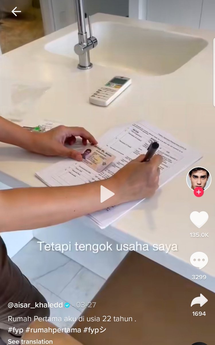 _AmranFans's tweet photo. Konfiden je si bingai ni buat content beli rumah pertama pada usia bla bla bla.

Yang kau sign tu tenancy agreement lah beruk. Celah mananya kau beli.

Yang lagi bangang tu tak pernah dibuat orang beli rumah bayar cash dekat agent. 😅 https://t.co/QGM25OBo5j