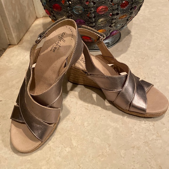 thegomamas's tweet photo. So good I had to share! Check out all the items I'm loving on @Poshmarkapp #poshmark #fashion #style #shopmycloset #clarks: https://t.co/uDFhWUL7VH https://t.co/Qi2tbd2Qbb