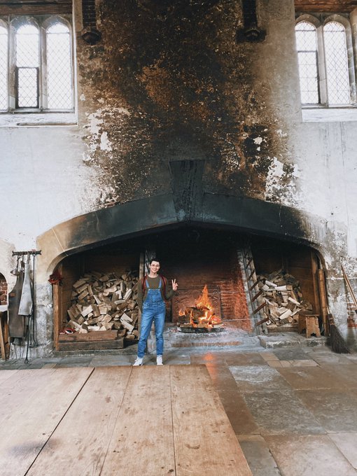 2 pic. Convincing locals to take my pictures and exploring London on my own. https://t.co/8bOl4bn0XF