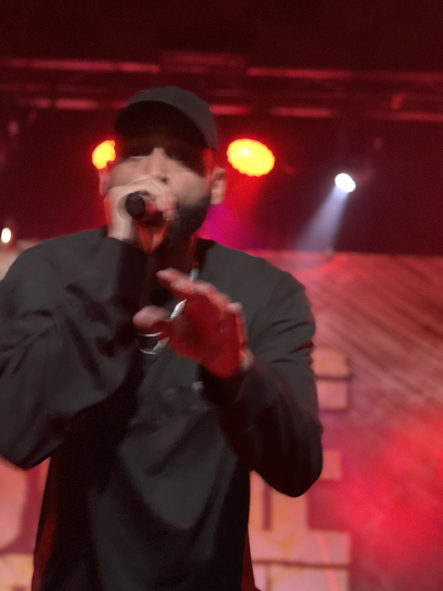 AddictiveBadger tweet media