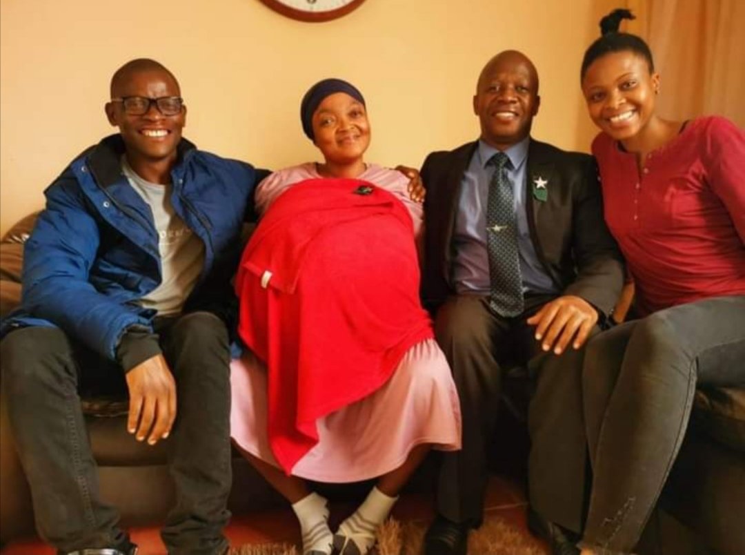 SuperEngineerZA's tweet photo. Mampara of the week is South African media. They pushed their own agenda with intensive publicity of the death of Zimbabwean.
South African public had to confront biased SA media to also report about death of SA citizens.
#VoetsekSAMedia
#ANCeThekwini
#Naaq https://t.co/JdmrpNlAw5