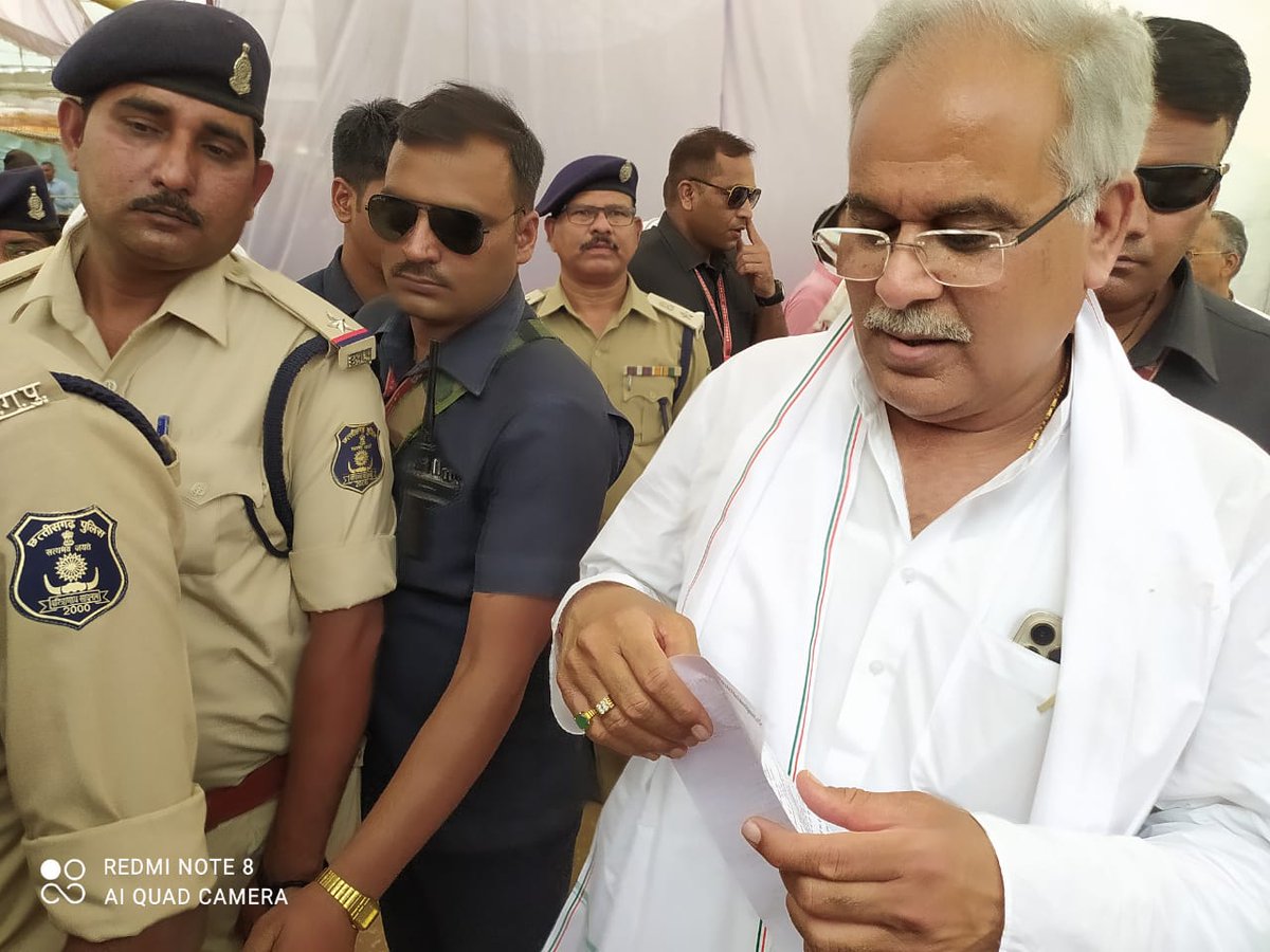 माननीय मुख्यमंत्री <a href="/bhupeshbaghel/">Bhupesh Baghel</a> जी,एक बार तो कह देते और कोई मांग तो नही है बार बार थोड़ी आओगे,आप लोगो की मांगे पूरी होंगी परेशान मत होइए,आपलोगो की व्यवस्था की जा रही है,तब हम #अतिथि_व्याख्याताओं को भी लगता #भूपेश_है_भरोसा_है, हमारी मांग #अतिथि_व्याख्याता_नियमितीकरण मान जा कक्का