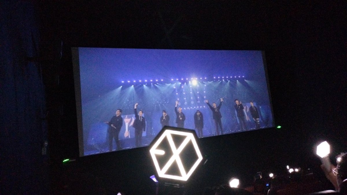 AeriBellee's tweet photo. Thank you for being my youth @weareoneEXO ♡ 

Tysm to @exofrennys @bixol1485
@erisdavao @eristaledvo more power! ✨ 
#1ΞX0 #10YearsWithEXO #EXO10thYearEvent https://t.co/O6J7asab0X