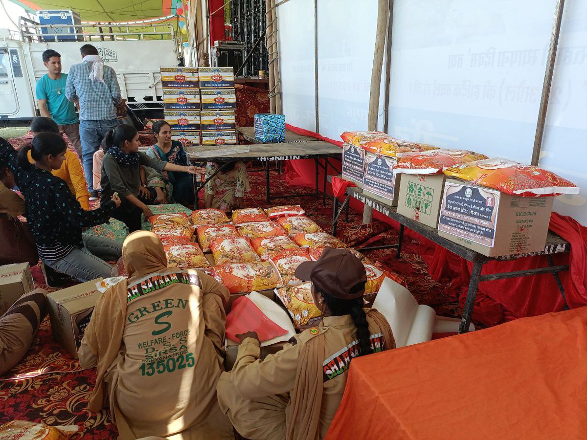 StMSGfansworld's tweet photo. Volunteers can be seen working with full zeal to distribute ration to needy people with the pious inspiration of Saint Dr. @Gurmeetramrahim Ji during the ongoing celebrations of foundation month of @DSSNewsUpdates at Jind, Haryana opposite to
https://t.co/PR9PhnUqMV https://t.co/SjGw4HCvMy