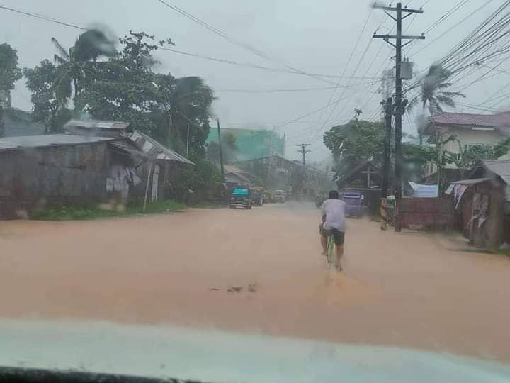 PhilippineStar's tweet image. Individuals brave the floodwaters along South Rd., in Brgy. Gaas, Baybay City, Leyte on Sunday due to #AgatonPH. The road is not passable to light vehicles as of 1:30 PM. (Photos courtesy of DPWH) | via Miriam Desacada