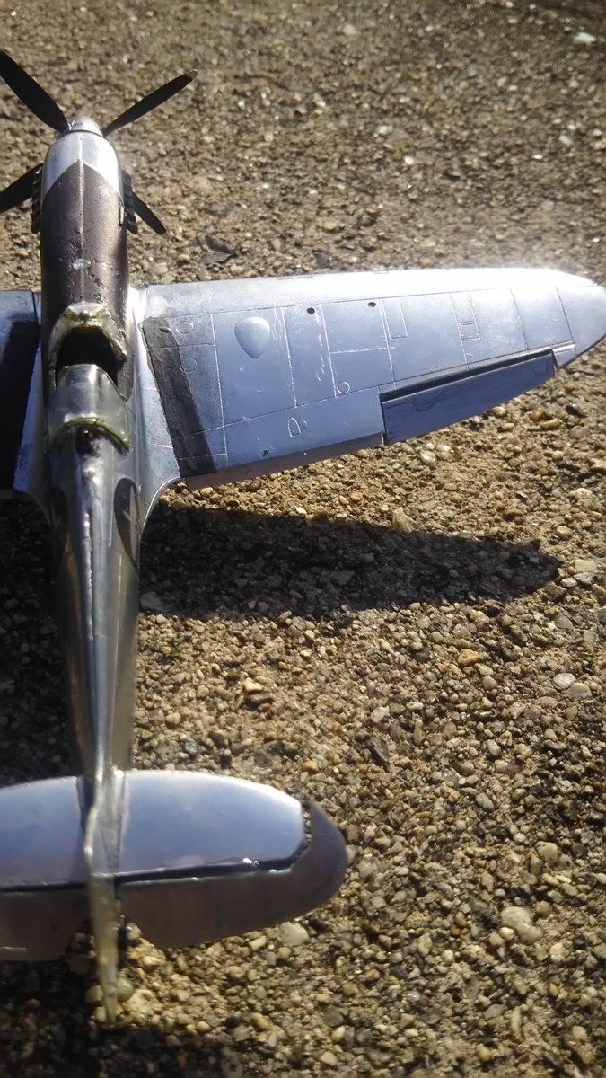 junhiyoh's tweet photo. 春というより殆ど初夏の陽気の下で外撮影してきて”The Longest Flight” IWCシルバースピットファイア(MJ271/G-IRTY) Ver.3完成報告といたします #72スケモ #ハセガワ #IWCSilverSpitfire #春休みスピット祭り #春休みスピット祭り完成 #22陸海空プラモ祭り https://t.co/FZLlBuBXpl