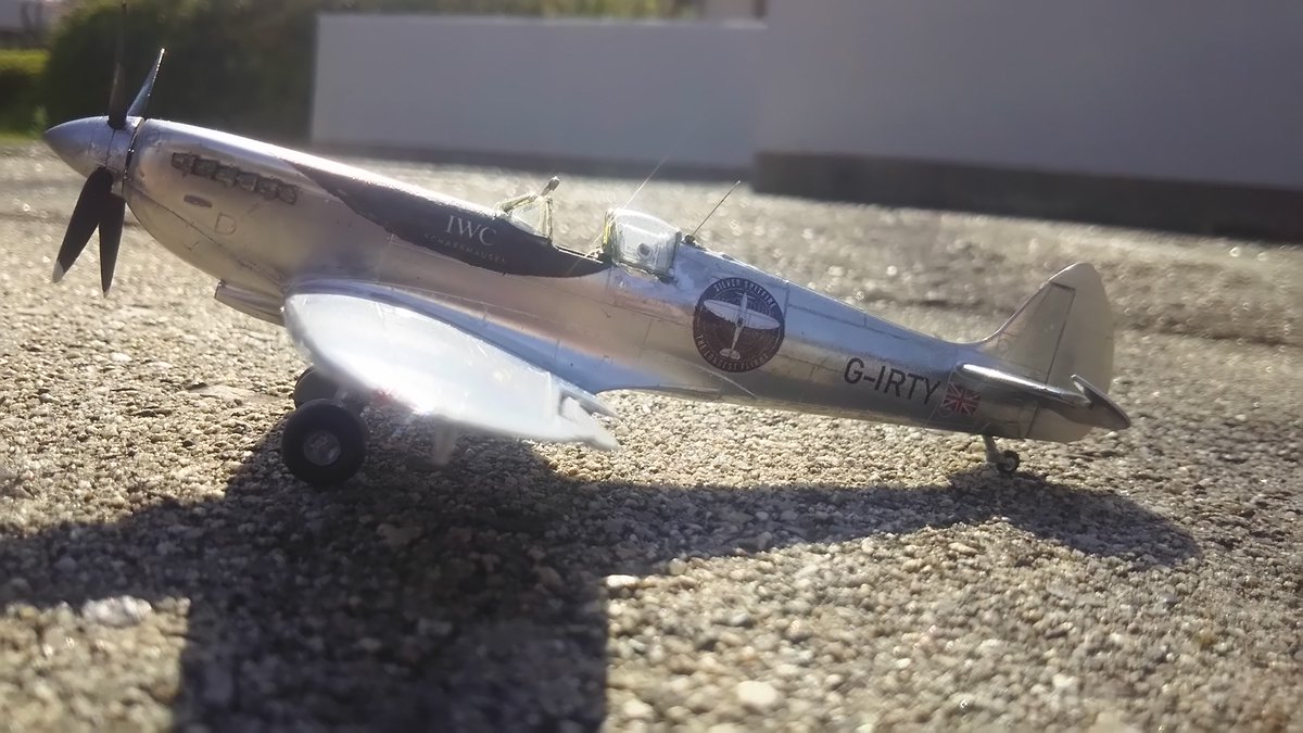 junhiyoh's tweet photo. 春というより殆ど初夏の陽気の下で外撮影してきて”The Longest Flight” IWCシルバースピットファイア(MJ271/G-IRTY) Ver.3完成報告といたします #72スケモ #ハセガワ #IWCSilverSpitfire #春休みスピット祭り #春休みスピット祭り完成 #22陸海空プラモ祭り https://t.co/FZLlBuBXpl