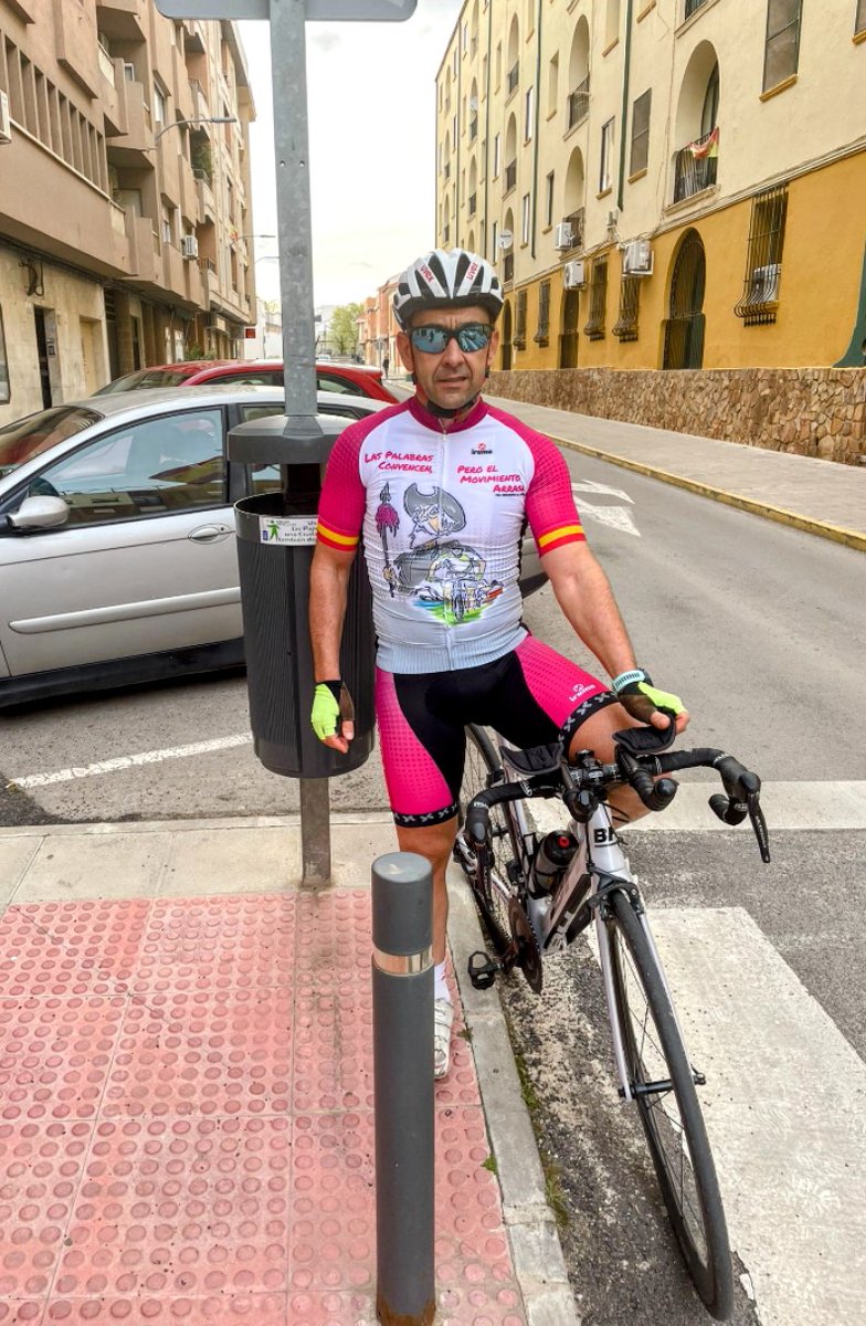 EmeFlox's tweet photo. Por fin!! estreno mi traje:
📢📢TRi-VENCIENDO AL CÁNCER, sólo quería decirte que:
👉🏻Gracias por aportar tu granito de arena para la investigación del #Cáncer 
👉🏻Gracias por ayudarme a poder ayudar.
Pd.-Las palabras convencen, pero el movimiento arrasa. (Tri-venciendo al cáncer) https://t.co/5YCJoYRLb2