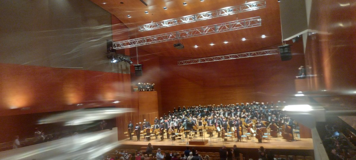 DuranoRoser1's tweet photo. Una nit plena d'emocions. Gràcies @xavierpuigortiz @AuditoriEG #requiemVerdi. Amb ganes de tornar🎶🎵 https://t.co/i6r0CC9ONZ