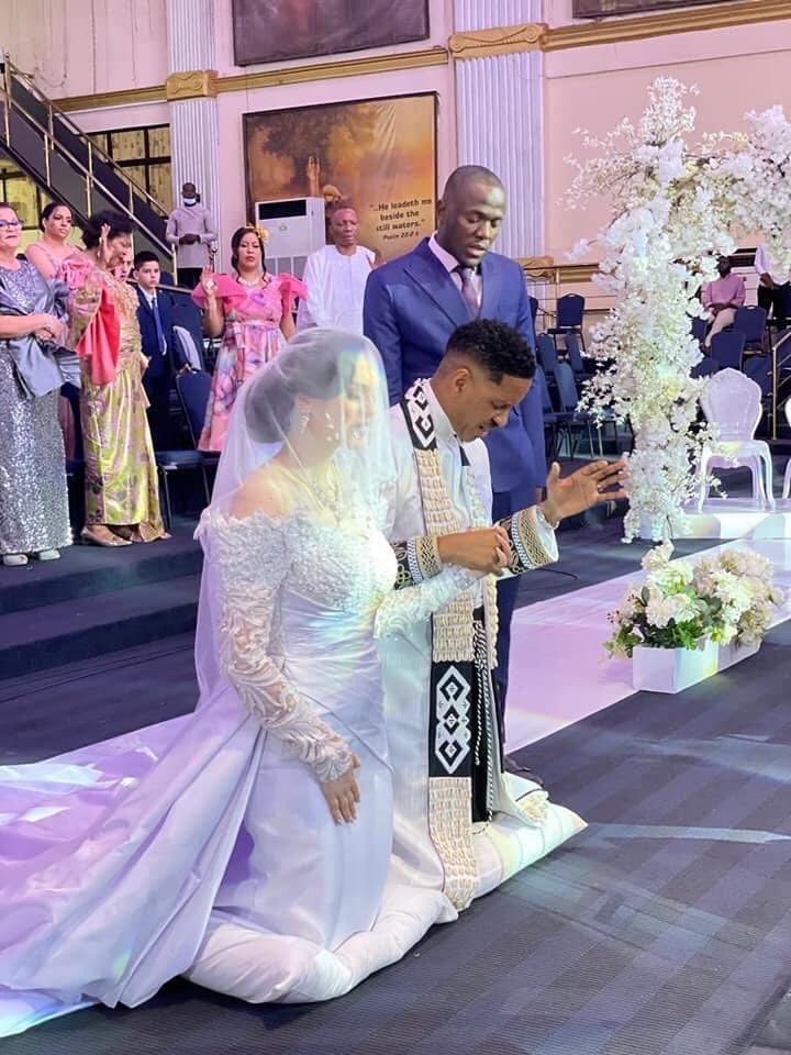 gosplaydigital's tweet photo. Toute l’équipe de GOSPLAY adresse ses félicitations au couple TATU @Maprization &amp; @simianemusic pour leur mariage. Que le Très Haut vous bénisse. https://t.co/gqkM5aBzcb