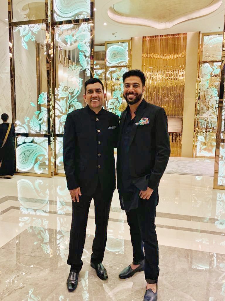 ranveerbrar's tweet photo. An elder brother, mentor, inspiration, idol, you are all that and more for me @SanjeevKapoor Wishing you a very happy, healthy and blessed birthday and year ahead :)

#ranveerbrar #sanjeevkapoor #happybirthday #happybirthdaymentor #mentor #myinspiration #chef #chefs #chefbirthday https://t.co/vtKDRbS7B9