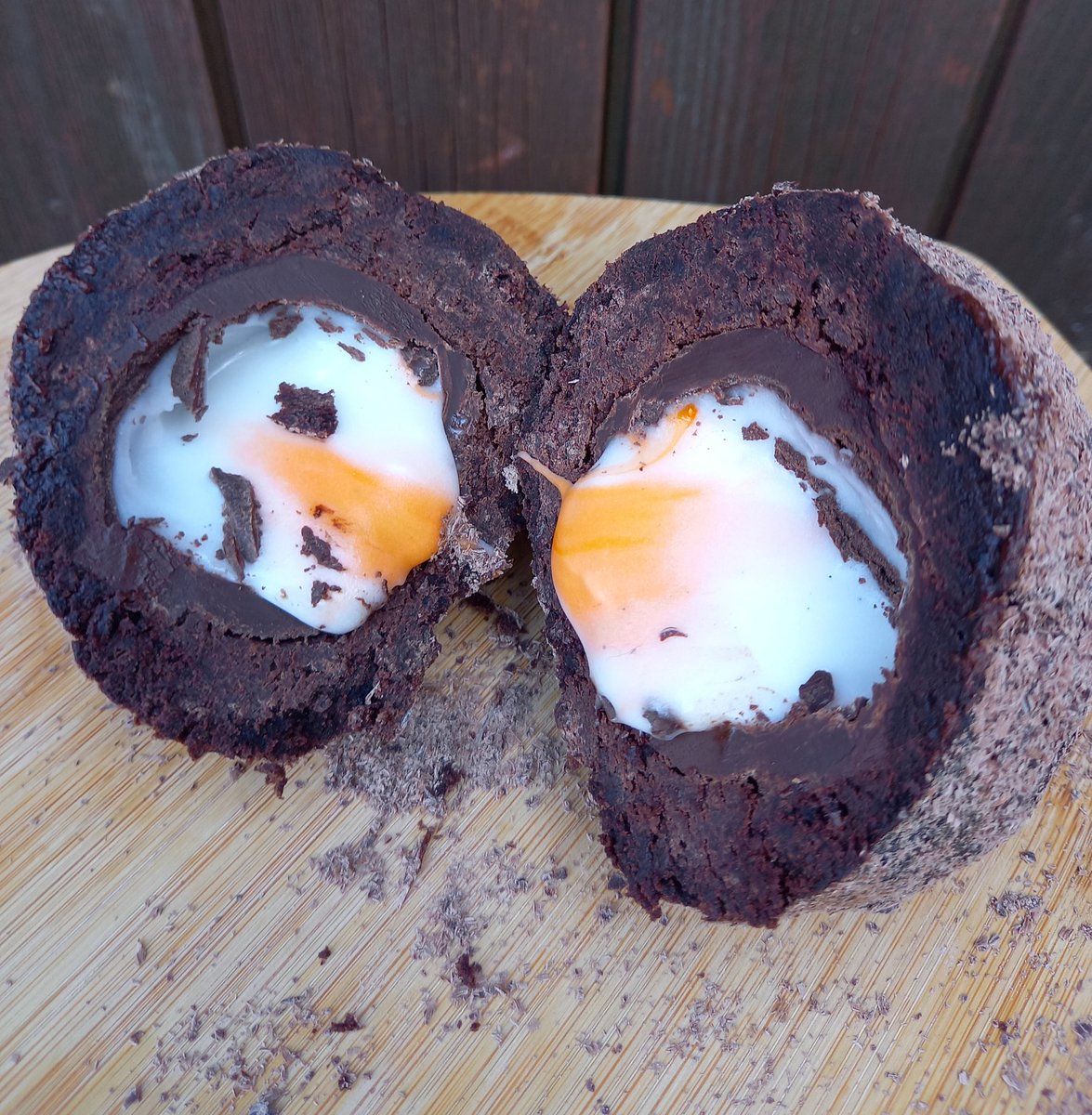 Who wants a scruffle creme egg? #vegan #vgang #vegancremeegg #cremeegg #easter #veganeaster