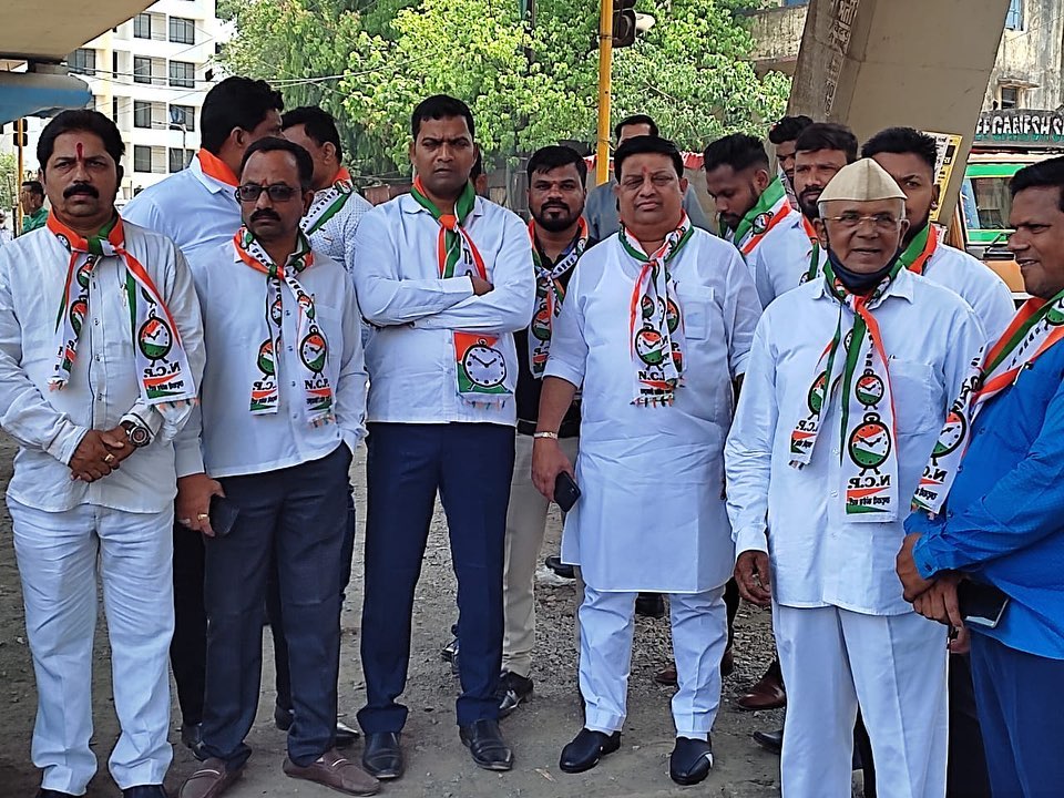 Suresh Gopinath Mhatre- बाळ्या मामा (@sureshmhatre333) on Twitter photo राष्ट्रवादी काँग्रेस पक्षाचे राष्ट्रीय अध्यक्ष
आदरणीय शरदचंद्रजी पवार साहेब यांच्या मुंबई येथील सिल्वर ओक निवास्थानावर
झालेल्या भ्याड हल्ल्याचा जाहीर निषेद! <a href="/PawarSpeaks/">Sharad Pawar</a> <a href="/AjitPawarSpeaks/">Ajit Pawar</a> <a href="/supriya_sule/">Supriya Sule</a> <a href="/NCPspeaks/">Nationalist Congress Party - Sharadchandra Pawar</a> <a href="/MumbaiNCP/">NCP Mumbai</a>
#NCP #SharadPawarHome राष्ट्रवादी काँग्रेस पक्षाचे राष्ट्रीय अध्यक्ष
आदरणीय शरदचंद्रजी पवार साहेब यांच्या मुंबई येथील सिल्वर ओक निवास्थानावर
झालेल्या भ्याड हल्ल्याचा जाहीर निषेद! <a href="/PawarSpeaks/">Sharad Pawar</a> <a href="/AjitPawarSpeaks/">Ajit Pawar</a> <a href="/supriya_sule/">Supriya Sule</a> <a href="/NCPspeaks/">Nationalist Congress Party - Sharadchandra Pawar</a> <a href="/MumbaiNCP/">NCP Mumbai</a>
#NCP #SharadPawarHome