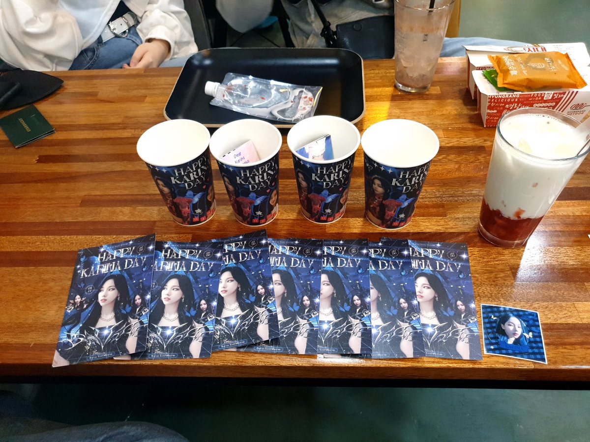 choo_yunmu_1127's tweet photo. 카리나 생일 컵홀더 이벤트
클랑으로 오세요~
#HAPPY_KARINA_DAY
#카리나
#카리나생일카페
#에스파 #aespa #4월에_만개한_카리나라는_꽃
#카리나대구컵홀더 https://t.co/A0BeuGCCXx