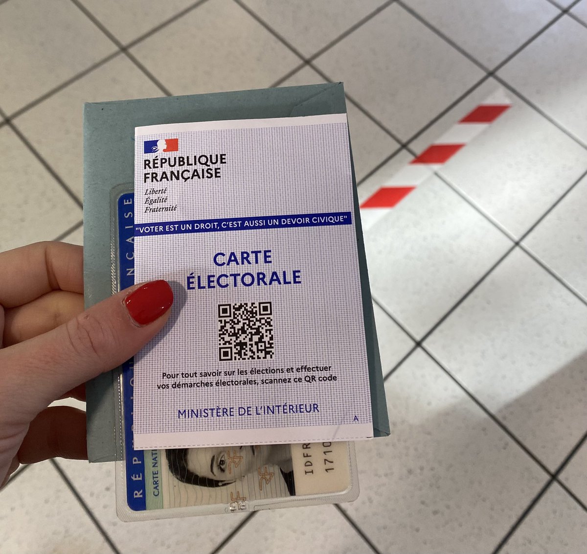 paula_osseekatz's tweet photo. #presidentielles2022 A voté 🗳 https://t.co/BO8je4SipM