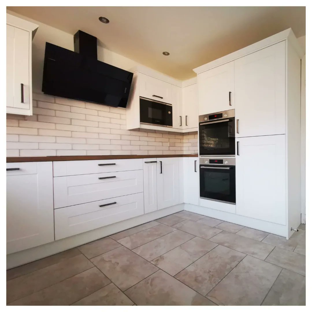 GeerafDecorator's tweet image. 🔪We brought life back into this kitchen and 10 windows 🏠

🙋Another job, another customer happy🙋