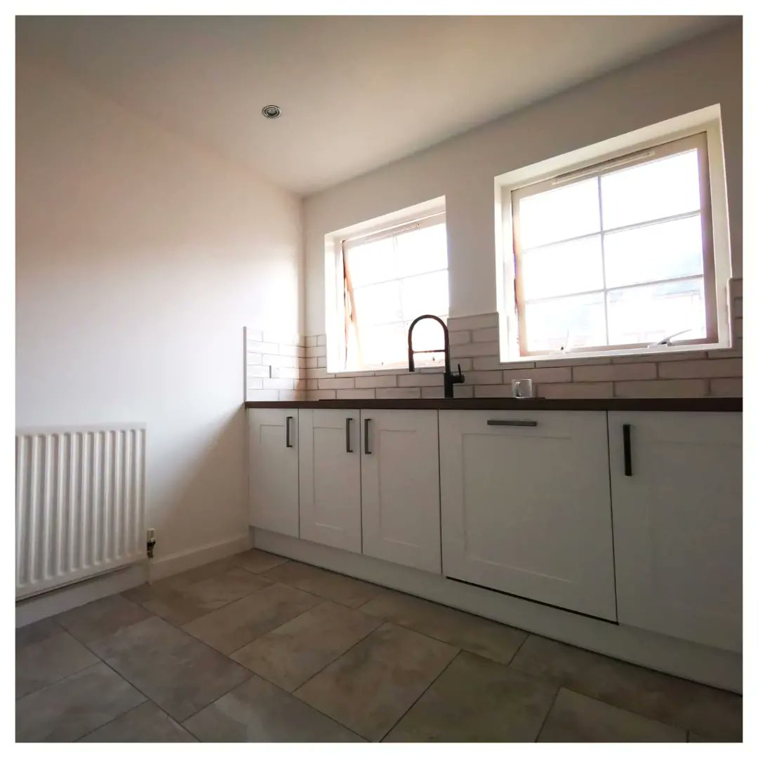 GeerafDecorator's tweet image. 🔪We brought life back into this kitchen and 10 windows 🏠

🙋Another job, another customer happy🙋