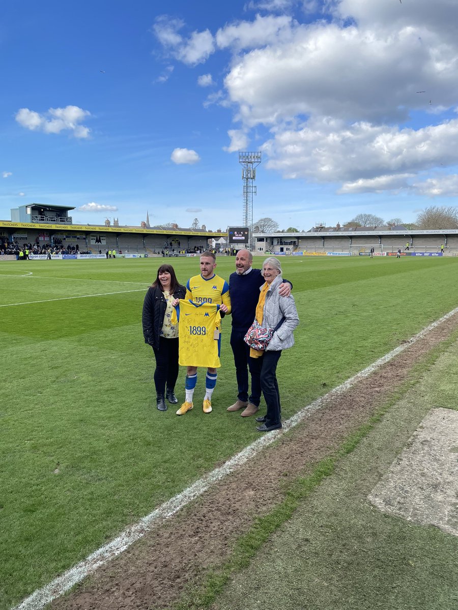 ApolloSportsCl1's tweet photo. Lavy day…. Thanks @TUFC1899 Dave would have enjoyed that yesterday! 
🟡🔵🔴⚫️ #lavyday ⚽️ https://t.co/X54NoME1t1