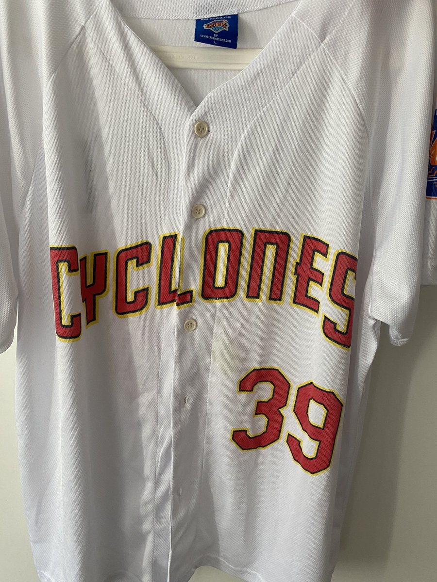 Patrick_LGM's tweet photo. Have found my Conforto @BKCyclones Jersey. #bringmikeback 🧡💙 https://t.co/URS8s8Nl0d