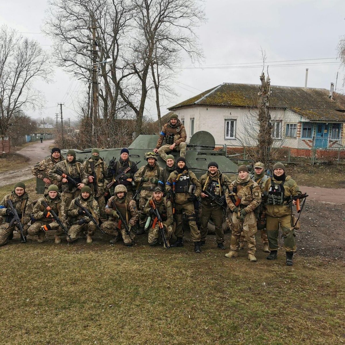 IAPonomarenko's tweet photo. My friend’s formation in Brusyliv, northeast of Chernihiv.
The boys are back in town 🇺🇦 https://t.co/1RjOIwHoIB