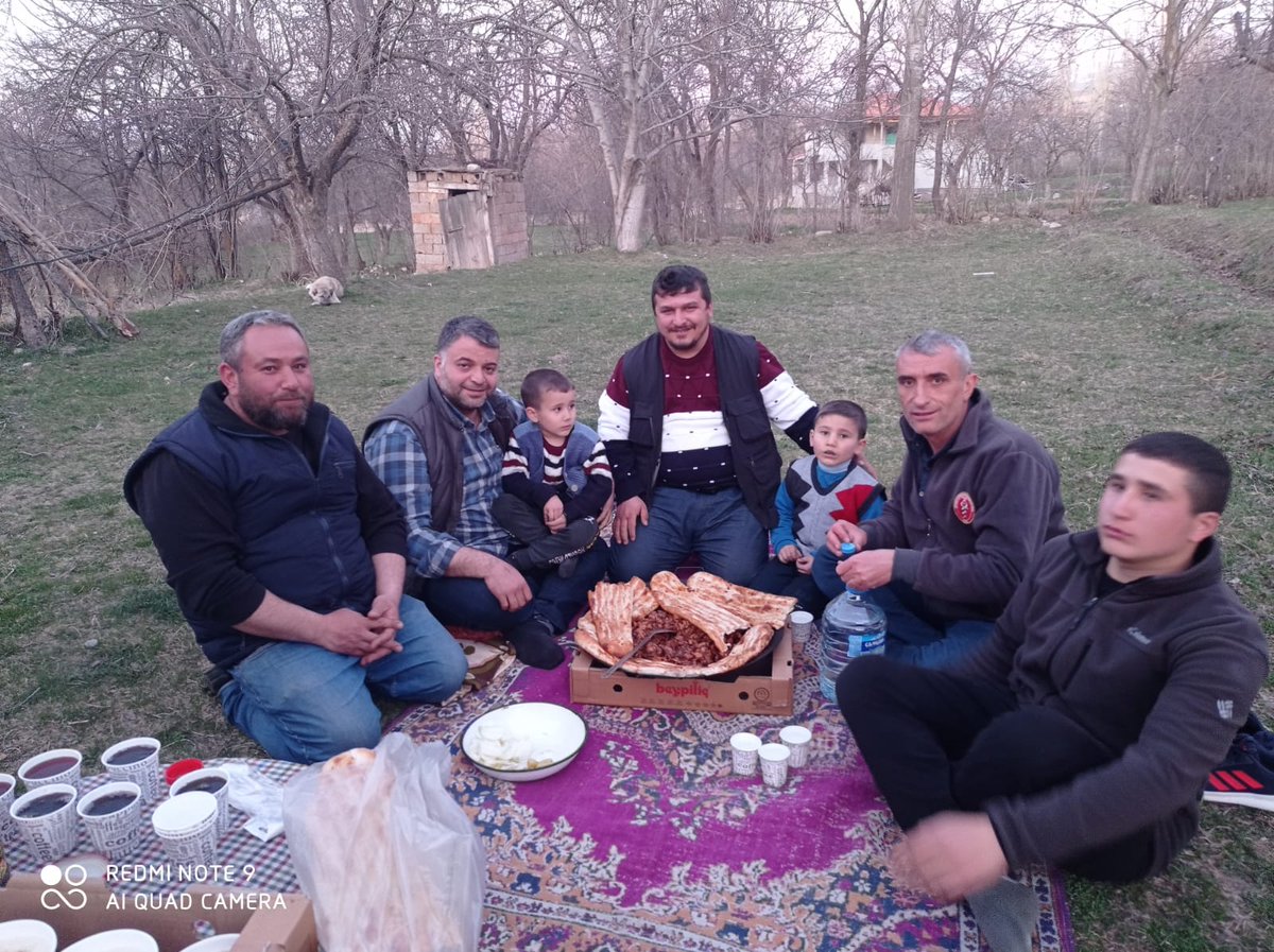 İftarda mahalle başkanımız sayın Hayati İncekız ve Büyükşehir  meclis üyemiz sayın Ali Aktaş ile birlikte mehmet kardeşimizle birlikte açtık. Rabbim kabul etsin.