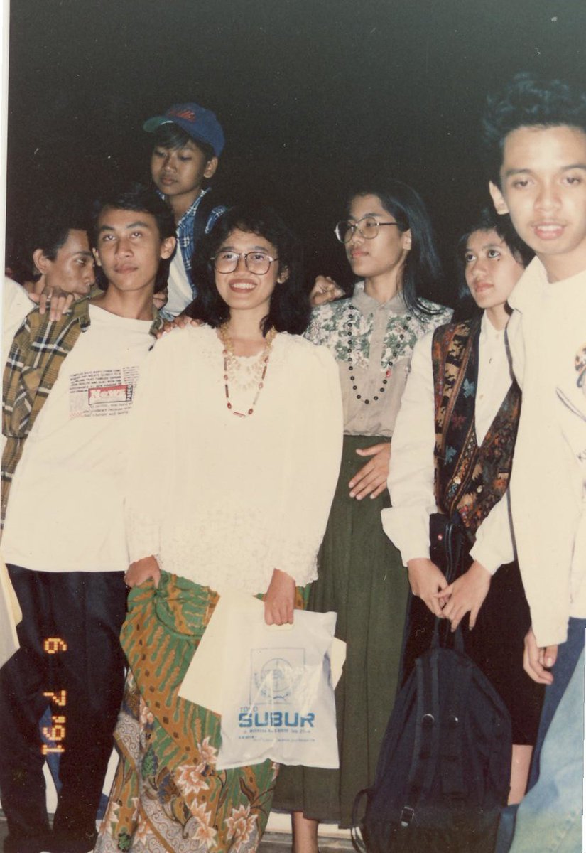 potolawas's tweet photo. Dalam acara perpisahan SMAN 2 Bogor, sekitar 1991. (3)
Siapa nih alumni SMANDA Bogor angkatan 1991?
โข
๐ธ: Flickr/91ers
โข
#potolawas #potolawasbogor #bogor #bogorhits #basejam https://t.co/2XgZfPLsV2