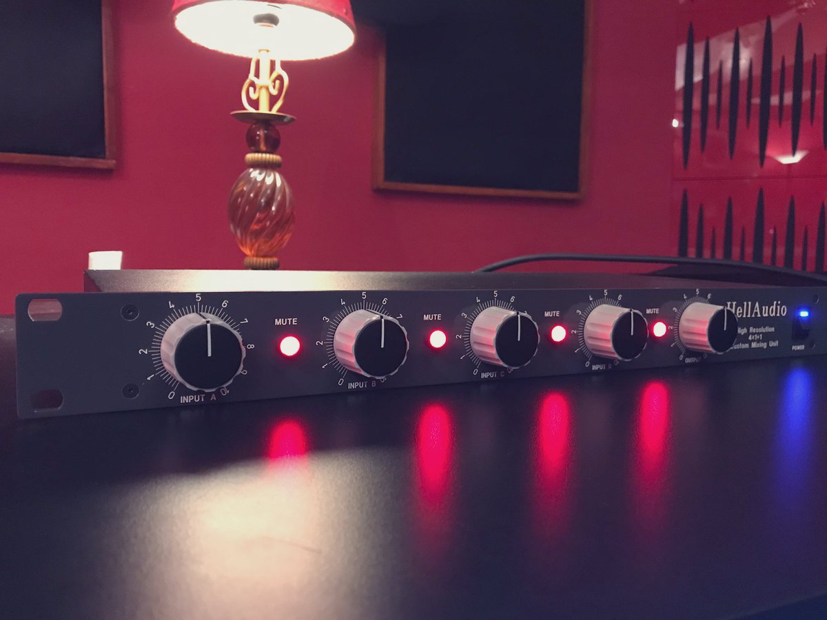 HellAudio's tweet image. HellAudio Custom Summing Mixer
4x1+1
4入力をまとめてモノ出力
また同出力をスプリットで2系統出力というオーダーでした。
オーダーありがとうございました。