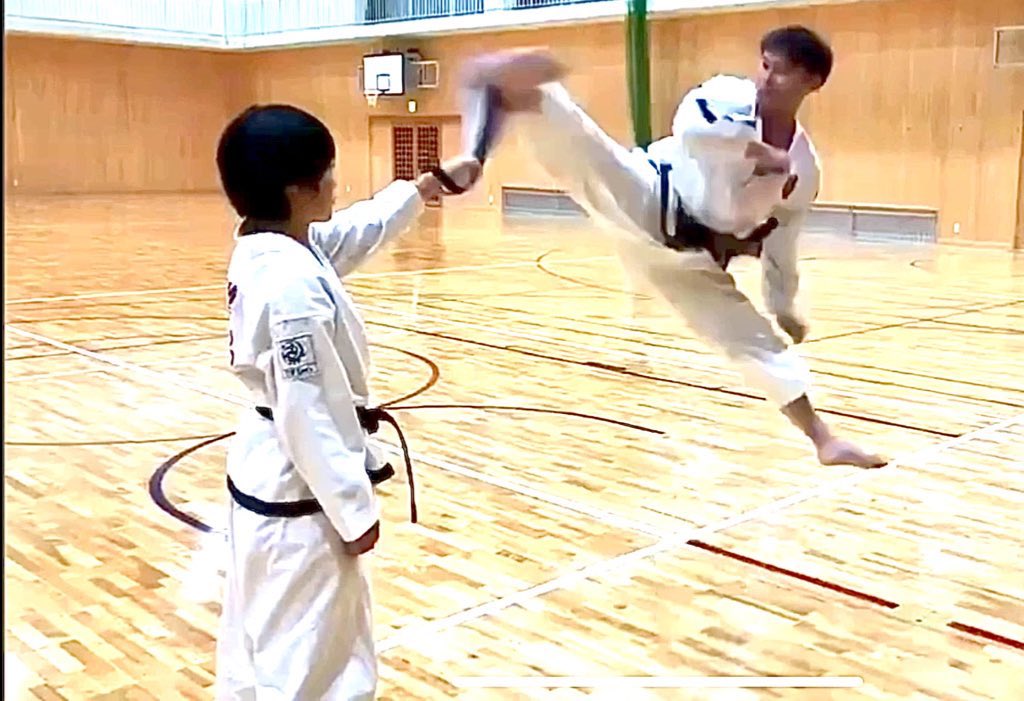 跳び後ろ廻し蹴り Twitter Search Twitter