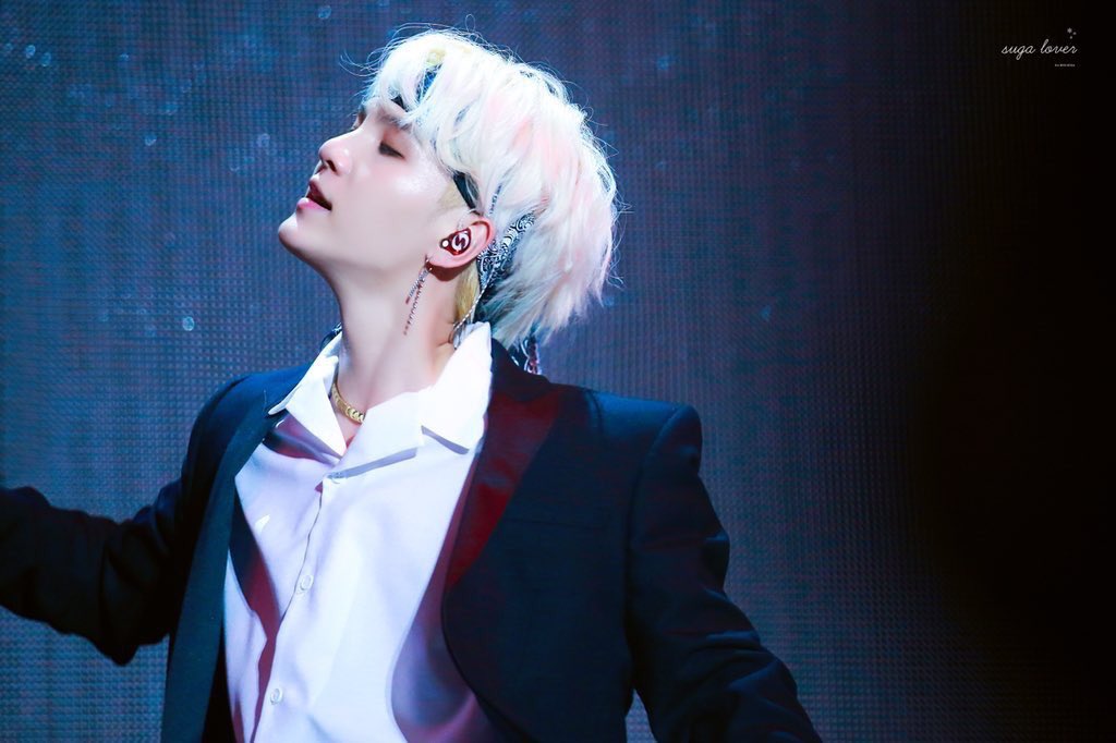 _firstlove_suga's tweet photo. 윤기 섹시한 목뼈 
누군가를 죽일만한 킬링 포인트

#슈가 #윤기 #민윤기 #SUGA
#방탄소년단 #BTS
#위험한_민윤기_대회 https://t.co/seSjQQZGeK