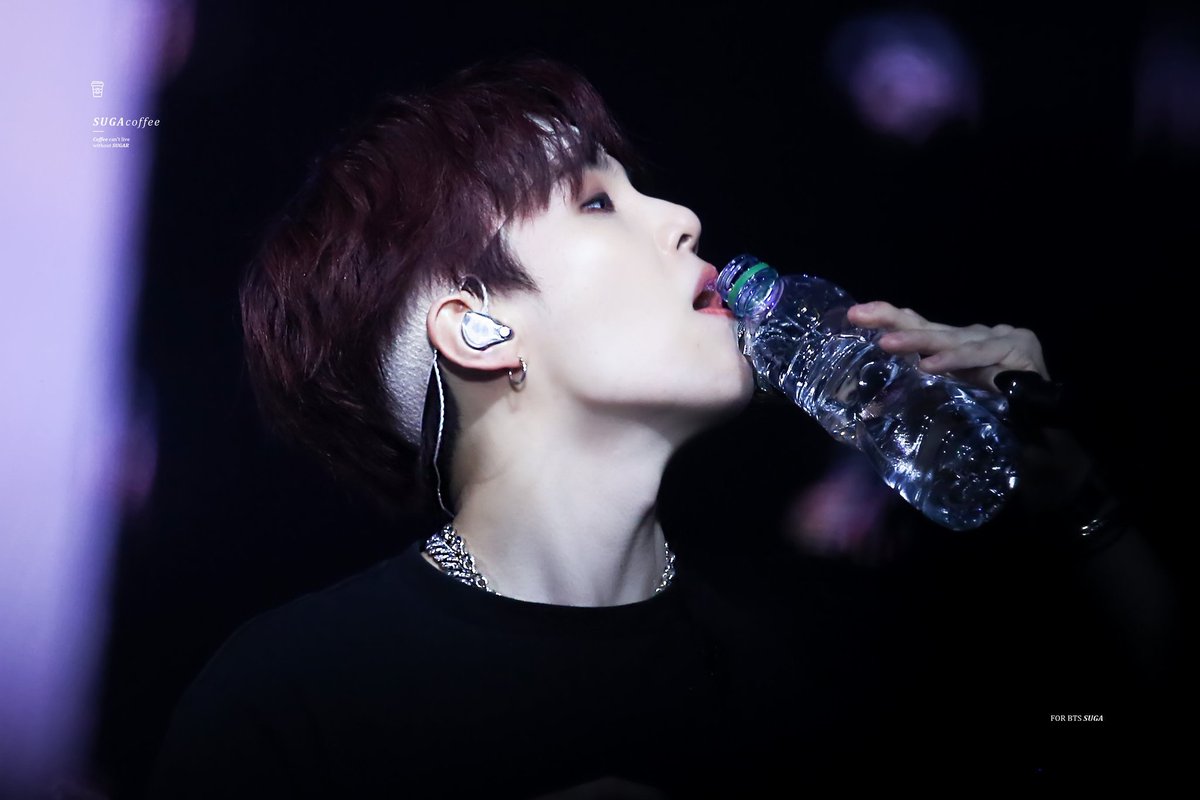 _firstlove_suga's tweet photo. 윤기 섹시한 목뼈 
누군가를 죽일만한 킬링 포인트

#슈가 #윤기 #민윤기 #SUGA
#방탄소년단 #BTS
#위험한_민윤기_대회 https://t.co/seSjQQZGeK