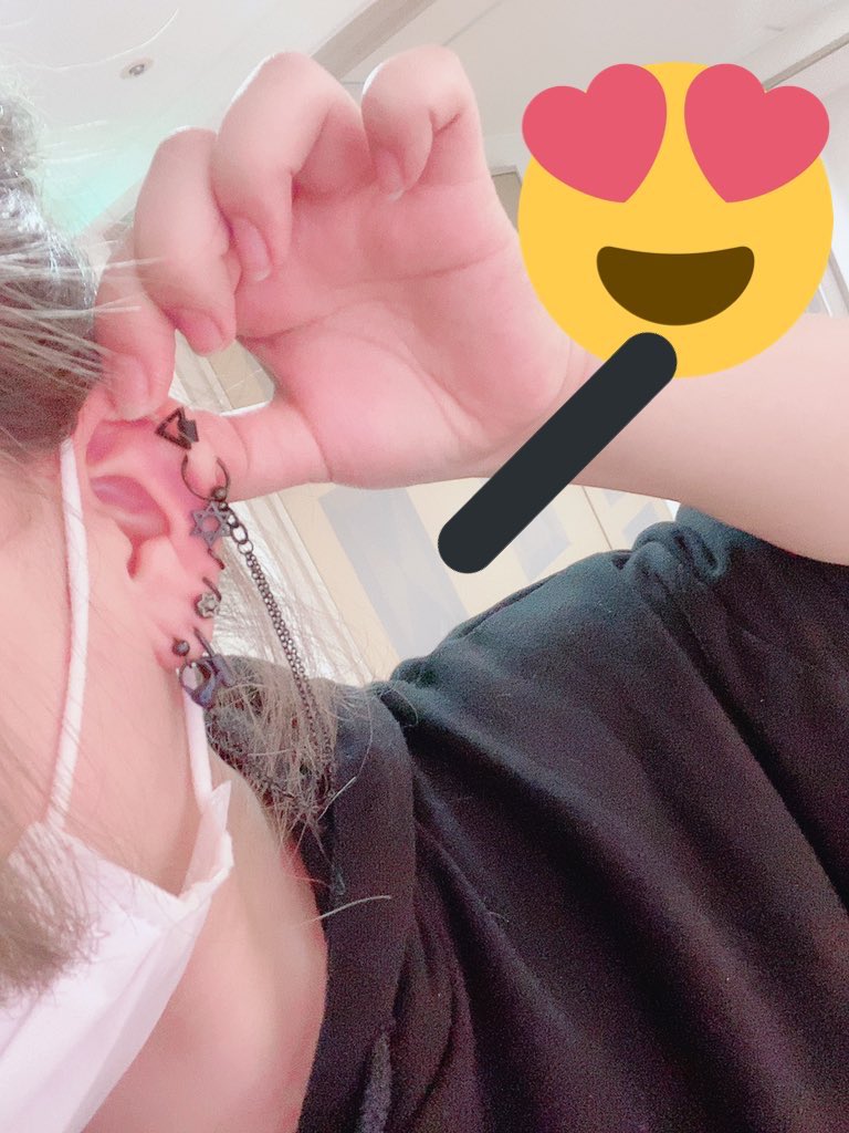1mipom10's tweet photo. 1枚目:左耳
2枚目:右耳
ようやく完成したぜ。
愛しのピアス達。
大満足。
両耳重い!!!www
#ピアス
#ピアス女子
#ピアス好きと繋がりたい
#Newearring
ごめんなさいタグ付けてなかったので再掲!! https://t.co/pOHdaLMOi1