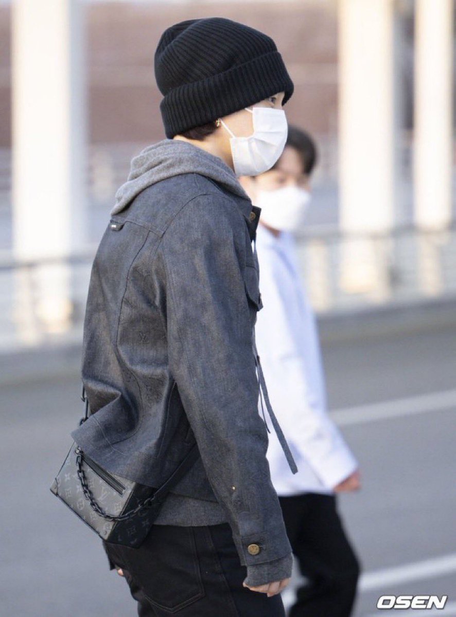 ✮DawnieJiminie✮ on X: It's Jimin effect. How does he make everything look  so good. Me be carrying Jimin's LV MINI SOFT TRUNK thinking of this #JIMIN  Jimin ranked #1 again in Brand