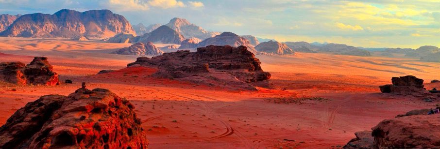 MelPhAvge's tweet photo. ¡Hoy viajamos a Jordania! ✈️
¿Sabíais que el desierto Wadi Rum es uno de los desiertos más bonitos del mundo? 
Dicen que por la noche se pueden ver muy bien las estrellas, ¡Por eso hay muchos alojamientos en este desierto!✨
#descubreelmundoconavge https://t.co/ULCUamziMR