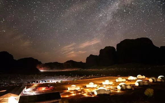 MelPhAvge's tweet photo. ¡Hoy viajamos a Jordania! ✈️
¿Sabíais que el desierto Wadi Rum es uno de los desiertos más bonitos del mundo? 
Dicen que por la noche se pueden ver muy bien las estrellas, ¡Por eso hay muchos alojamientos en este desierto!✨
#descubreelmundoconavge https://t.co/ULCUamziMR