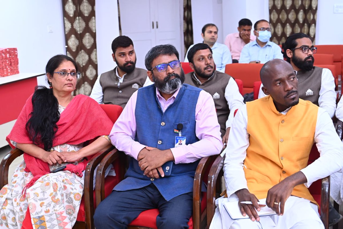nbt_india's tweet photo. The students had an interactive session with Shri Yuvraj Malik, Director NBT. Shri Sankalp Singhai, Officer on Special Duty, MIT World Peace University, Pune also felicitated Shri Malik with a memento.
#NationalStudyTour https://t.co/Tk39ZwdCkm