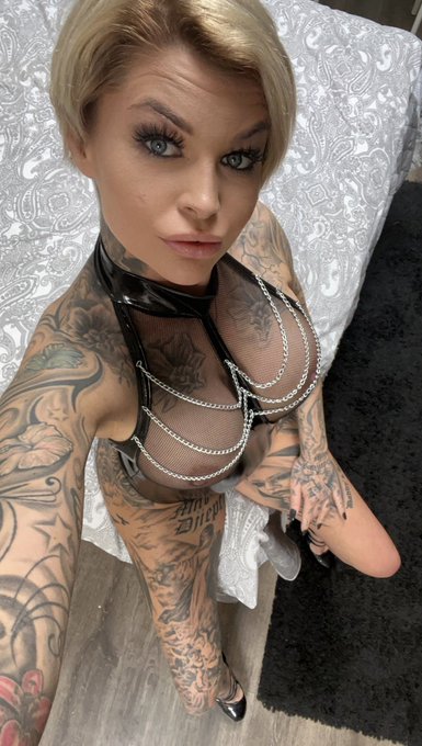 Merry4fun ⚜️’s pics and videos