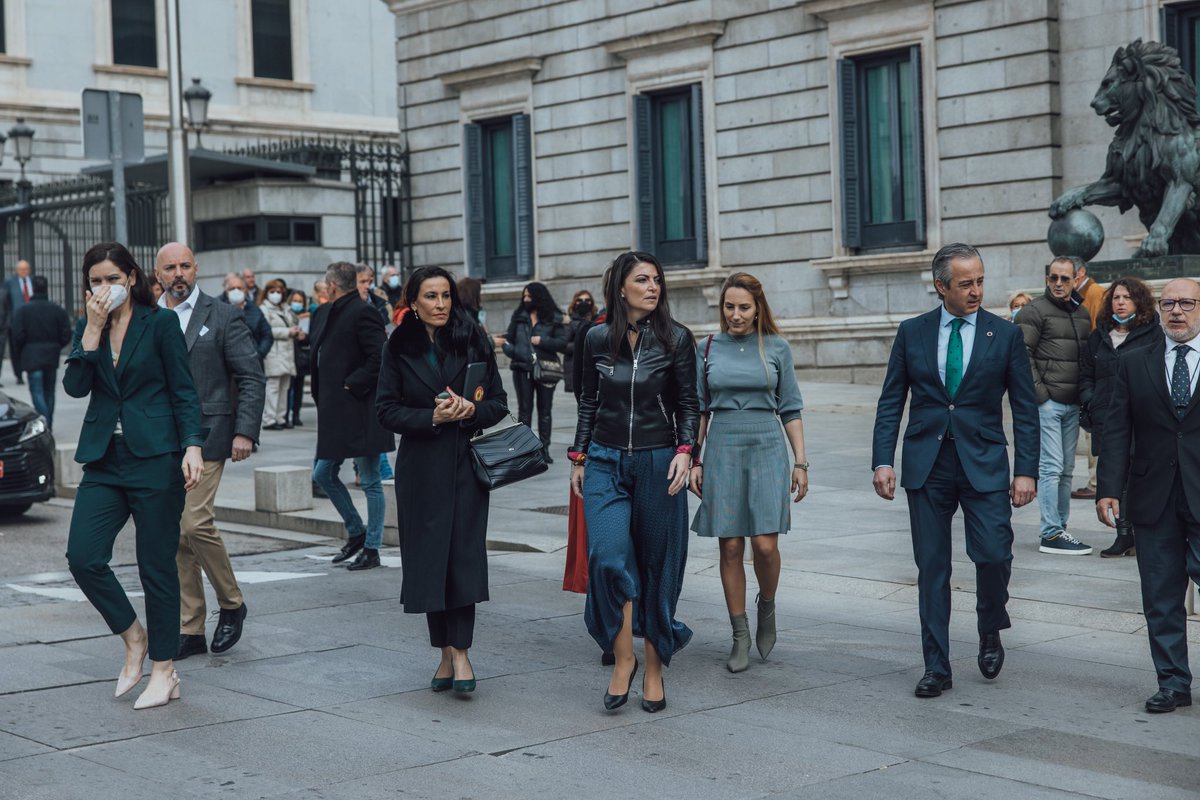 Macarena_Olona's tweet image. Los padres de Marta Calvo, Marta del Castillo y Diana Quer luchan para que asesinos como los monstruos que les arrebataron sus hijas sean castigados con prisión permanente revisable. Hoy no se les aplica. Hoy se debate en @Congreso_Es esta reforma penal. @VOX_Congreso a su lado.