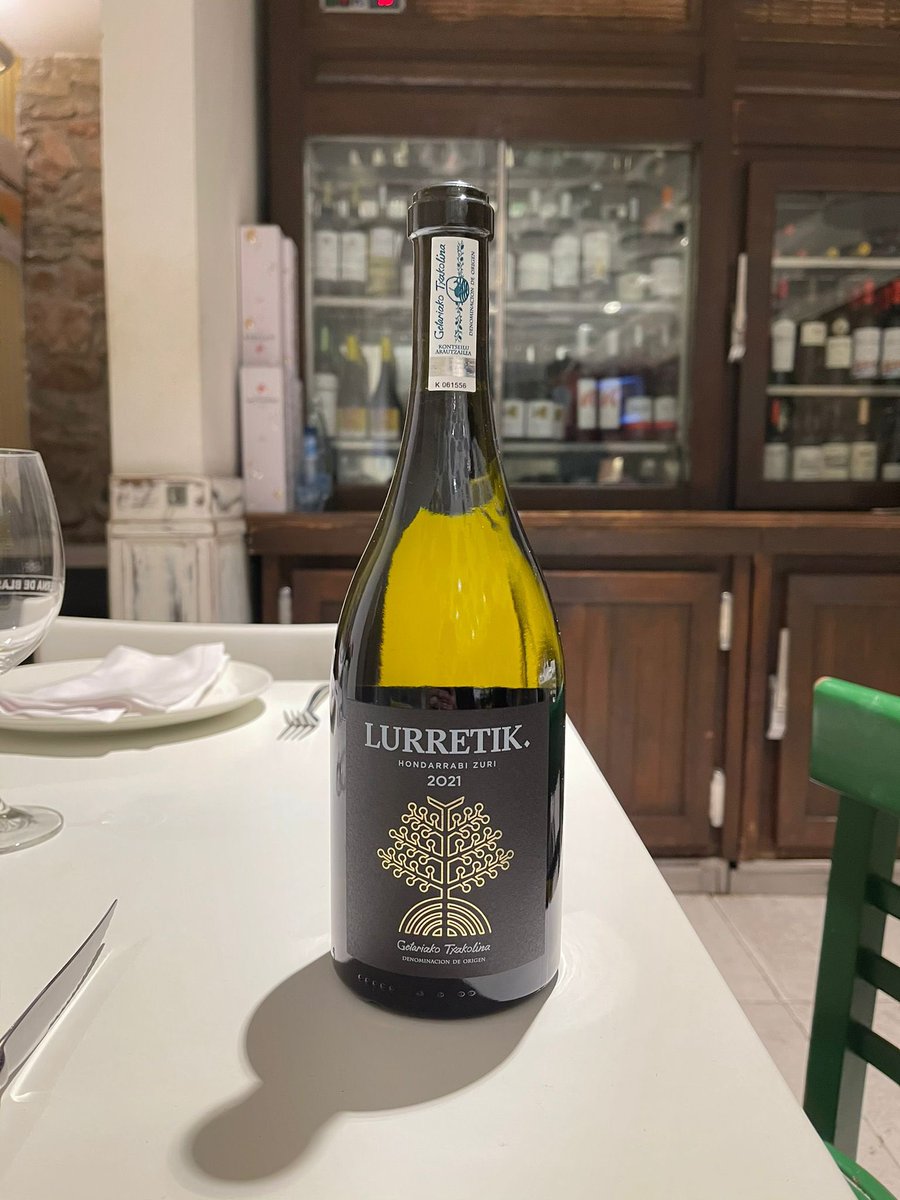 latabernadeblas's tweet photo. 🍷Hemos incorporado este nuevo txakoli a nuestra carta de vinos. ¡Os va a encantar! https://t.co/qZK6HwbEGd