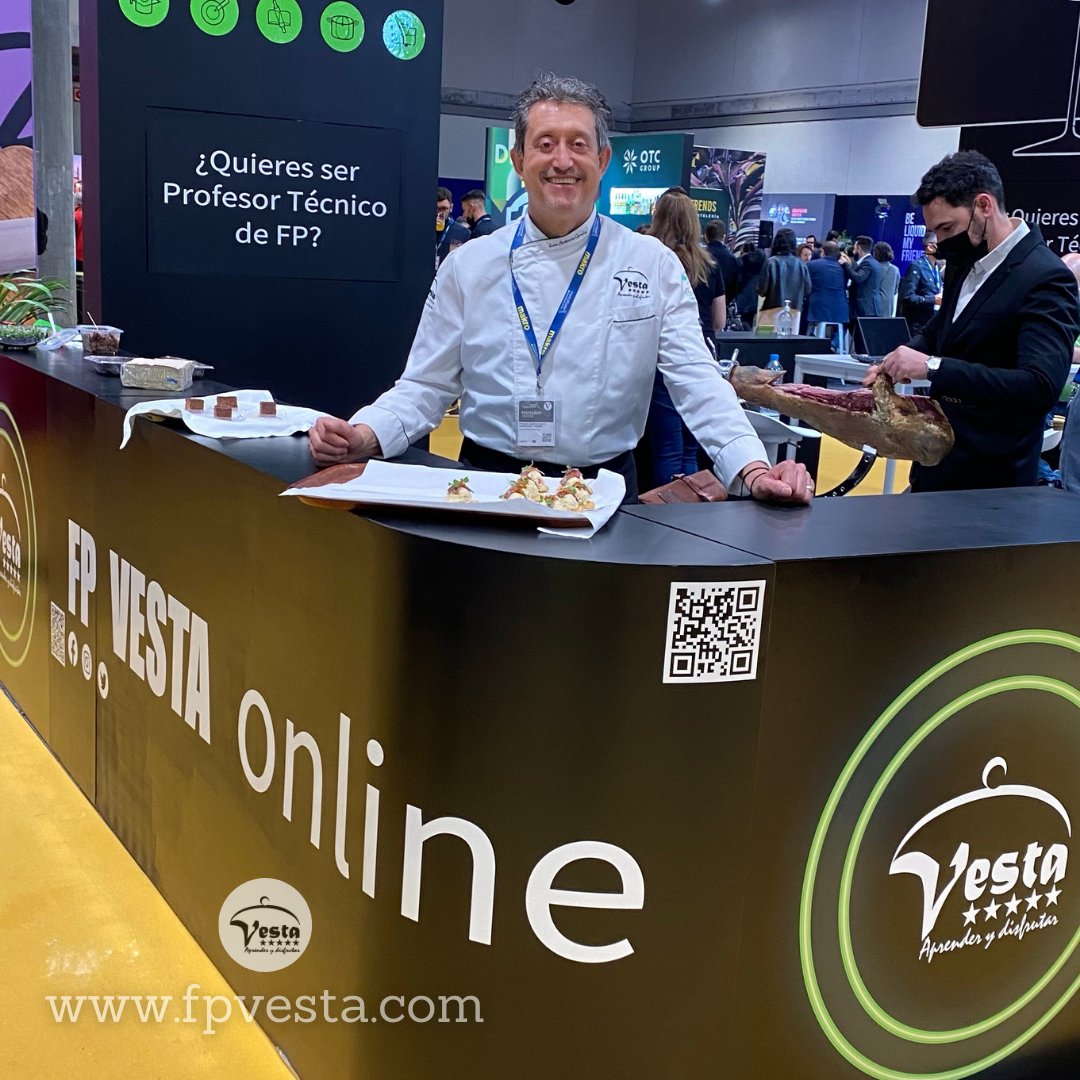 ISFPVesta's tweet photo. Hoy en el stand del @ISFPVesta en @madridfusion nos acompaña Juan Antonio García Gil Chef del Restaurante El Churra de Murcia Profesor Experto Asociado del Instituto y Embajador Vesta https://t.co/GZ5bDlqIc5