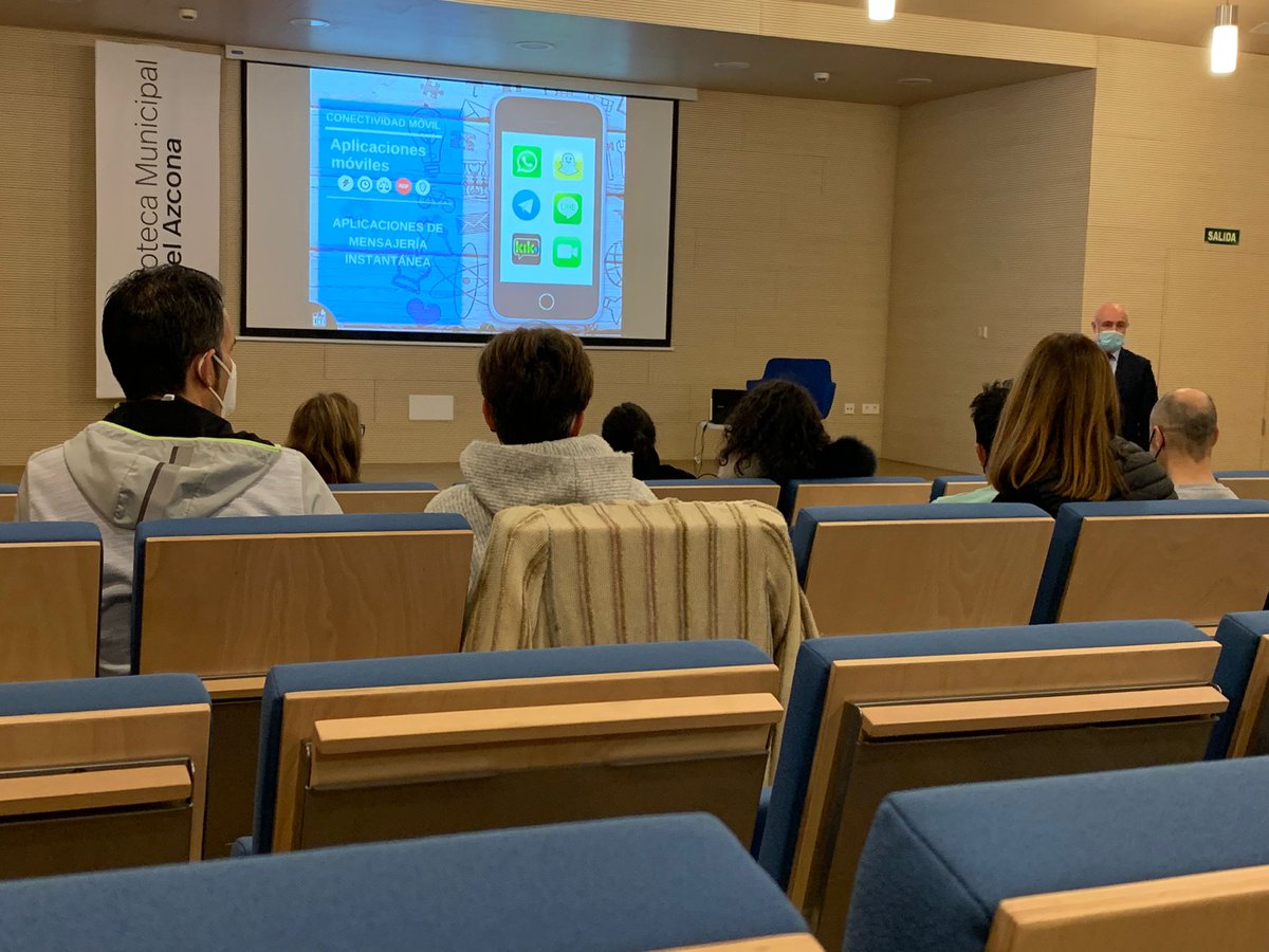 educarioja's tweet photo. Equipos directivos de centros educativos participantes en #Avanz@TIC #EcoDigEdu asisten al curso #CRIE "Salud digital" con Guillermo Cánovas 👨🏫👩🏫🏫👏👏👏 https://t.co/7gWKZNxBCn