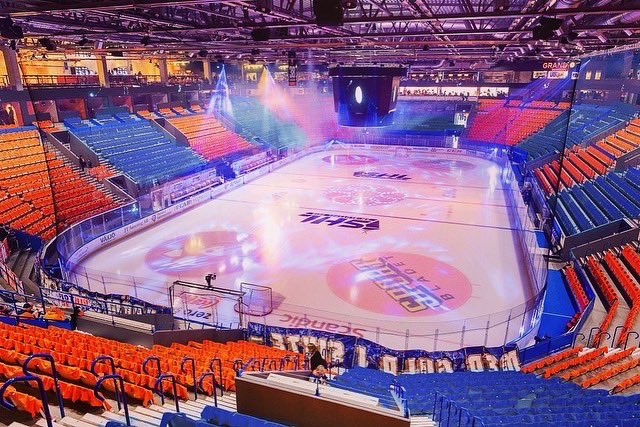VLHlive's tweet photo. Tagga kvartsfinal 🔥🔥🔥

Växjö Lakers 🆚 Frölunda Hockey
Kvartsfinal 2 • Söndag 3/4 kl.15:00
Kvartsfinal 4 • Torsdag 7/4 kl.19:00

🎟 https://t.co/apq4wgsgiE
🍴 https://t.co/GsKbV8emFP

#vaxjolakers #shl #slutspel #hockey #vidaarena #vaxjo https://t.co/0afqGQbOYs
