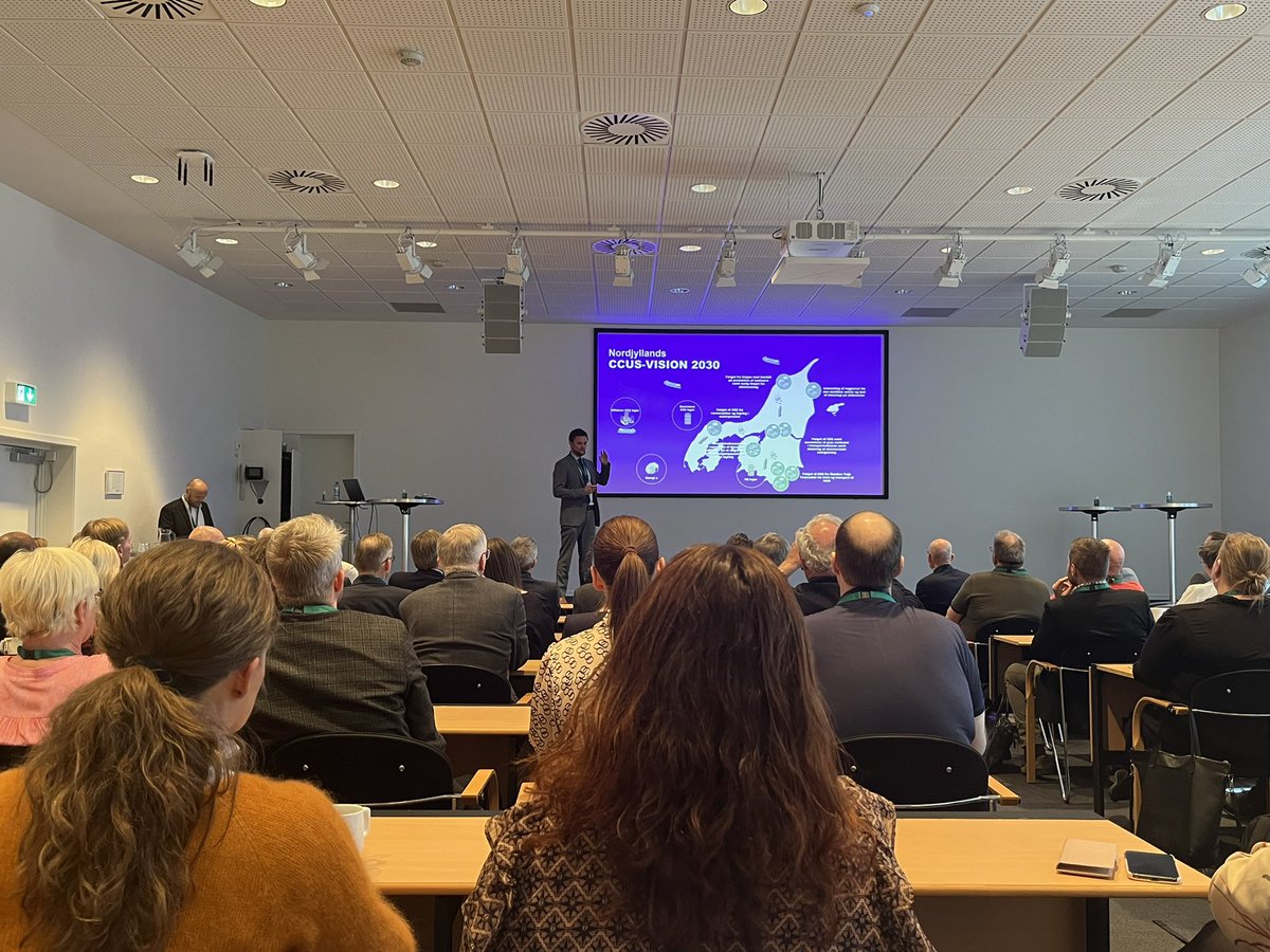 frufrulund's tweet photo. Stor interesse for CCUS-sporet til #netzeropathways i Aalborg. Det viser, det er en vigtig dagsorden, der kræver involvering fra mange forskellige aktører. CO2Vision fra @GreenHubDenmark https://t.co/6J7JqT24fa