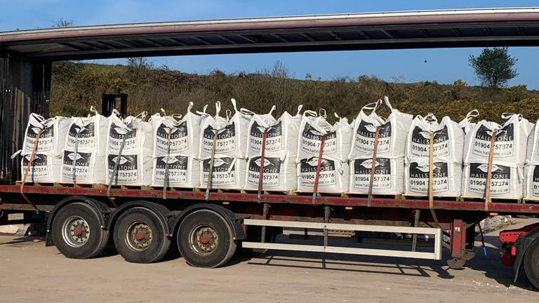 ReddanceBuildi1's tweet photo. ❗❗ Just arrived  - Hallstone Topsoil ❗❗
Buy online and save time https://t.co/aiwWDJhFSs
Local Delivery Service Available

For more information give us a Call :- 01294 833518
- Email :- Dalry-Sales@cowal-building-supplies.co.uk https://t.co/f1Umd4QJ65 https://t.co/OEhQw0AZLy
