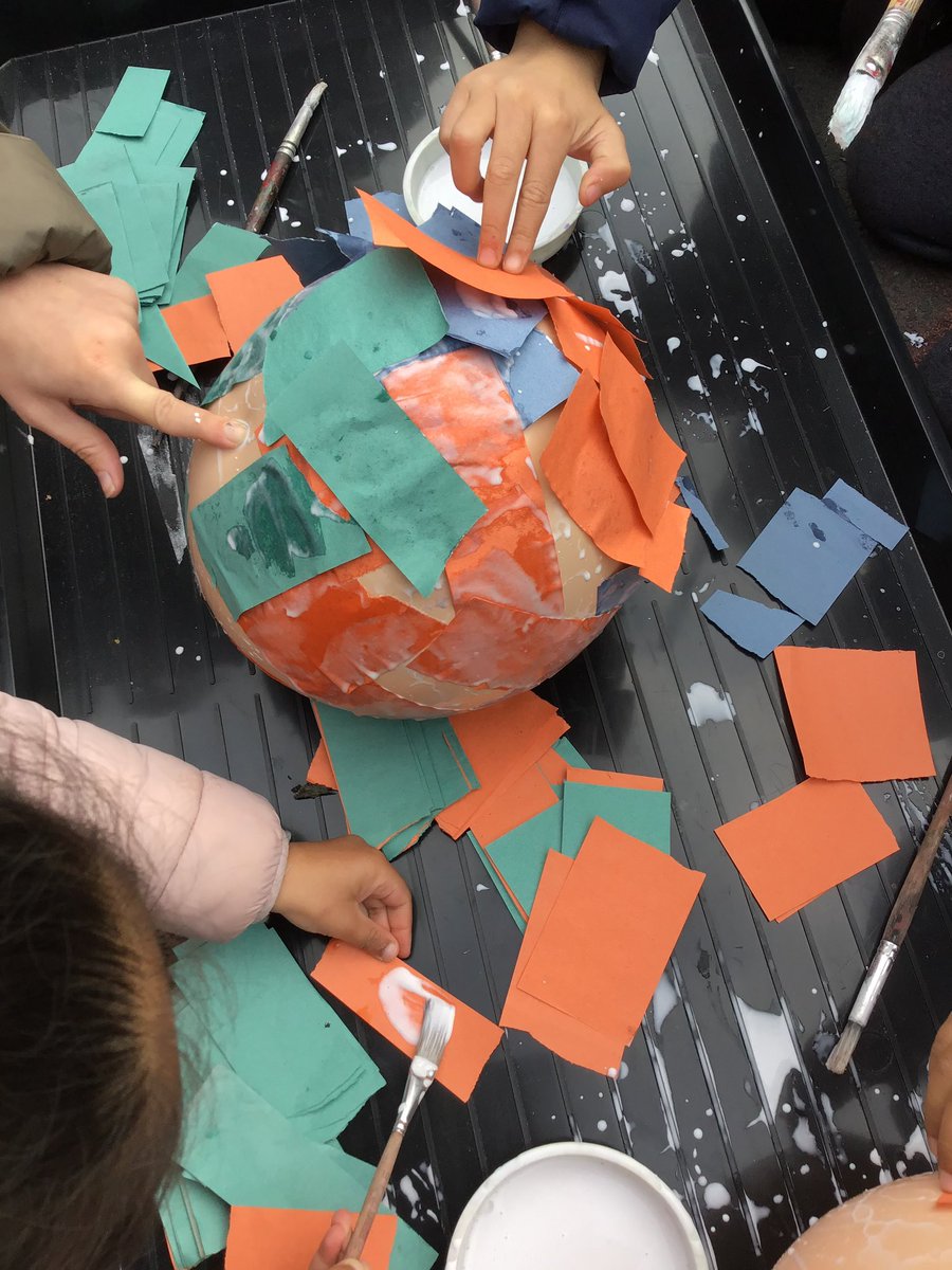 MrsGriffiths7's tweet photo. Making paper mache Easter eggs with one of our wonderful @BF_SCITT students! @DonnaAFLSCITT @StanleyGrovePA #eggsciting #eggs #madabouteggs https://t.co/PTMM3iUmJi