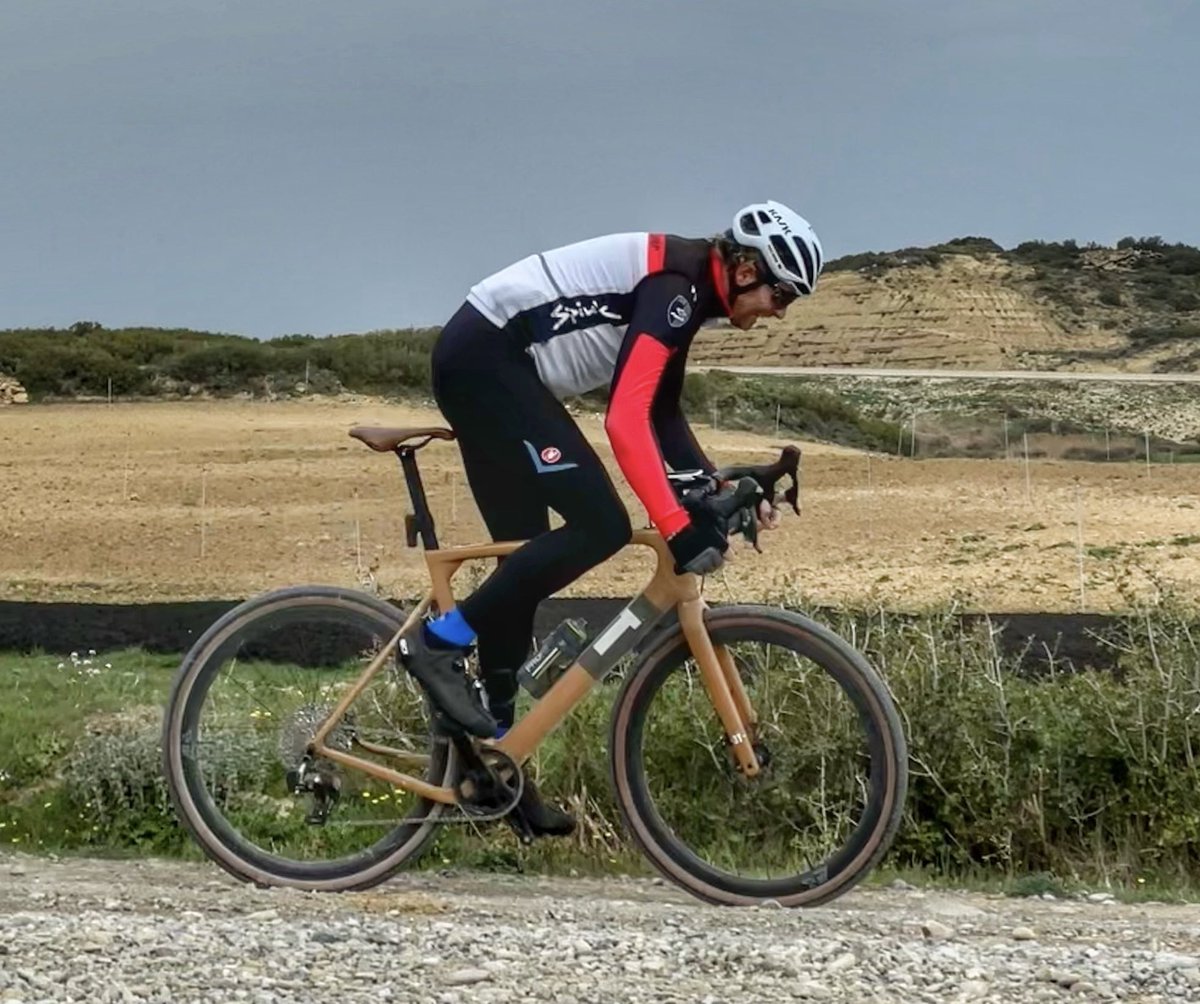 RikiAbad's tweet photo. Hoy toco montar las ruedas de tacos en la Gravel!!!!
Seguimos con dolor y molestias en hombro y costillas. Aún así soy optimista y me gustaría estar este próximo sábado en la salida de IronGravel Alicante!!!!
#gravel #irongravel #irongravelalicante #3texploro https://t.co/YGctPA45ah