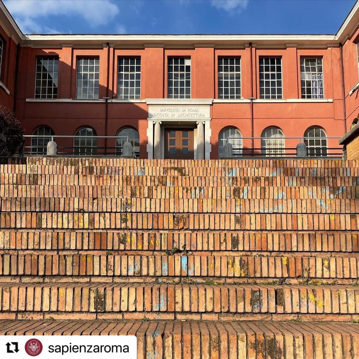 SapienzaRoma's tweet photo. 🌄 #Buongiorno Sapienza e buon #29marzo!

(foto da https://t.co/LwUbu2GZ7r di Carlo Pianosi @archcarlo, credits: https://t.co/MoV9W6E28P) https://t.co/wNFL24Vua1